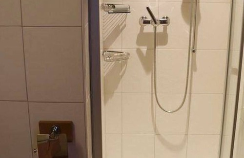 Saanenmöser Apartment | Lovely apartment for 3 people with WIFI, TV, balcony, pets allowed and parking