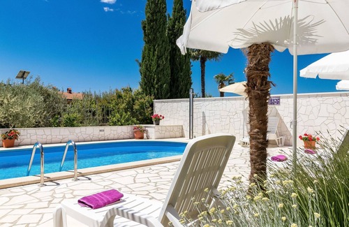 Nova Vas Apartment | Lovely apartment for 3 guests with A/C, WIFI, pool, TV and terrace