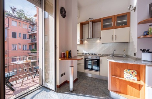 Porta Nuova Apartment | Lovely apartment for 3 guests with WIFI, A/C, TV, balcony and parking