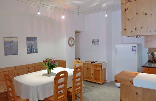 Celerina-Schlarigna Apartment | Lovely apartment for 4 people with WIFI, TV, balcony and pets allowed
