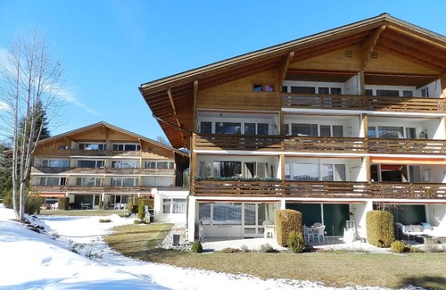 Gstaad Apartment | Lovely apartment for 4 guests with WIFI, TV, balcony and pets allowed