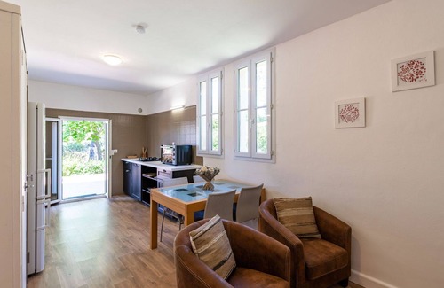 Cervione Apartment | Lovely apartment for 4 people with WIFI, A/C, TV, terrace, pets allowed and panoramic view