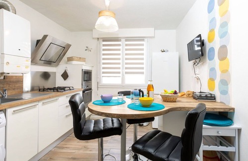 La Madeleine-Bellevue Apartment | Lovely apartment for 4 people with WIFI, TV, balcony and pets allowed