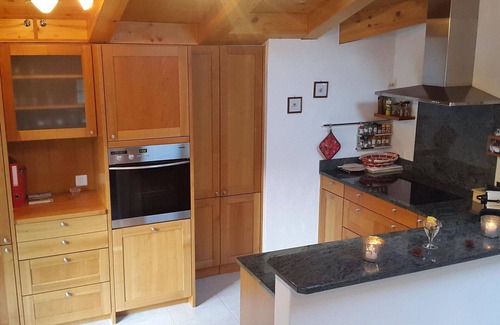 Gstaad Apartment | Lovely apartment for 4 guests with WIFI, TV and balcony