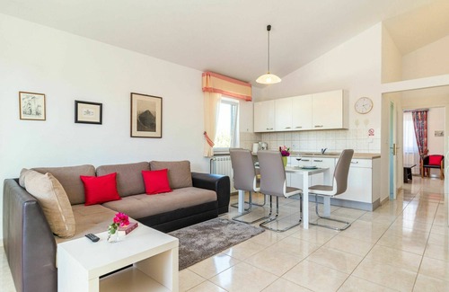 Nova Vas Apartment | Lovely apartment for 4 guests with WIFI, pool, A/C, TV, balcony and pets allowed