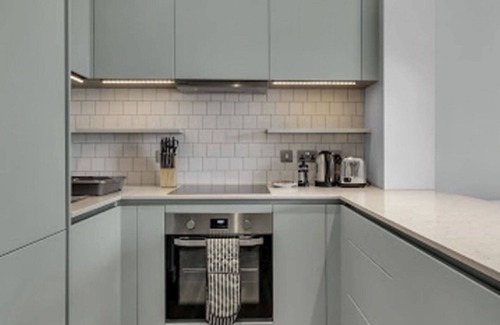 Wembley Park Apartment | Lovely apartment for 4 people with WIFI, TV and terrace