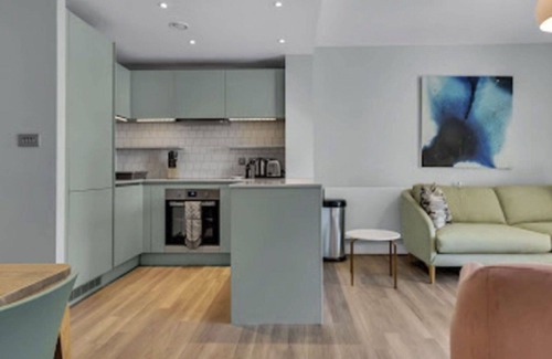 Wembley Park Apartment | Lovely apartment for 4 people with WIFI, TV and terrace
