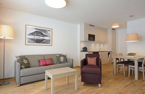 Tavanasa Apartment | Lovely apartment for 4 guests with hot tub, pool, WIFI, TV, patio and panoramic view