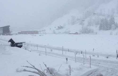 Lenk Apartment | Lovely apartment for 4 guests with WIFI, TV, balcony and parking