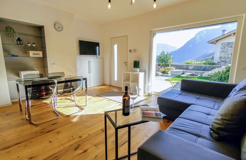 Samolaco Apartment | Lovely apartment for 4 guests with A/C, WIFI, TV and patio