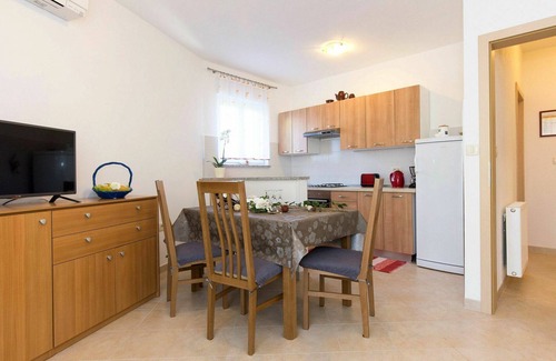 Martina Apartment | Lovely apartment for 4 people with A/C, WIFI, TV and terrace
