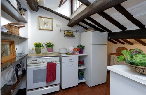 Trastevere Apartment | Lovely apartment for 4 in Trastevere