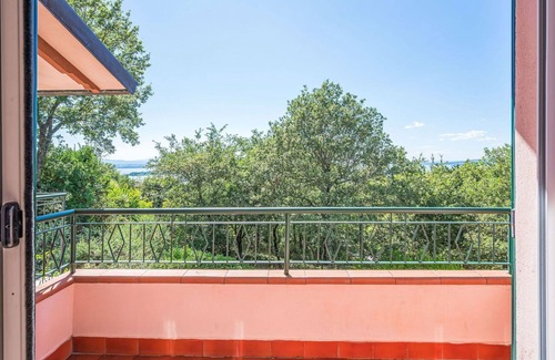 San Feliciano Apartment | Lovely apartment for 4 guests with A/C, WIFI, pool, TV, patio and pets allowed