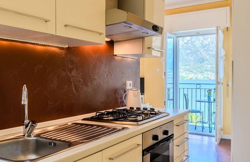 Claino Con Osteno Apartment | Lovely apartment for 4 guests with WIFI, TV and balcony