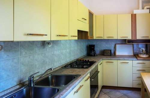 Luino Apartment | Lovely apartment for 4 people with WIFI, pool, TV and balcony