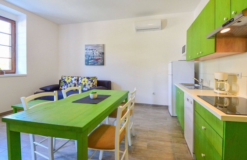 Sveti Juraj Apartment | Lovely apartment for 4 people with WIFI, A/C, TV and terrace
