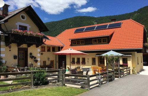 Gnesau Apartment | Lovely apartment for 5 people with hot tub, WIFI, TV, patio and pets allowed
