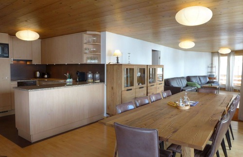Murren Apartment | Lovely apartment for 5 guests with WIFI, TV and balcony