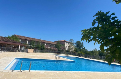 Azille Apartment | Lovely apartment for 5 guests with WIFI, pool, TV, terrace and pets allowed