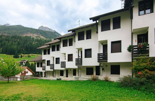 Moena Apartment | Lovely apartment for 5 guests with WIFI, TV and patio