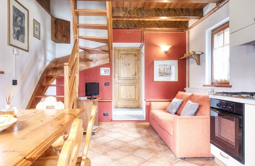 Macugnaga Apartment | Lovely apartment for 5 guests with TV, balcony, pets allowed and panoramic view