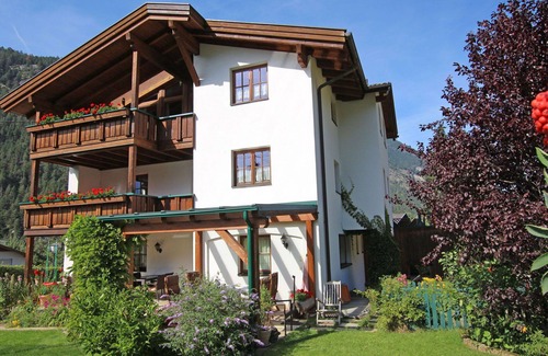 Pfunds Apartment | Lovely apartment for 6 guests with WIFI, TV and terrace