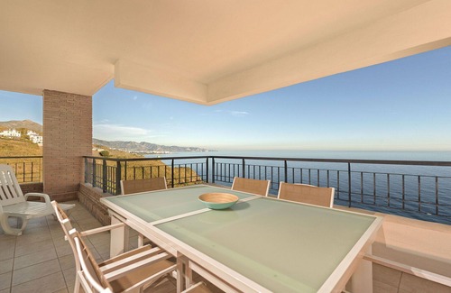 Torrox Costa Apartment | Lovely apartment for 6 people with A/C, WIFI, pool, TV, terrace and pets allowed