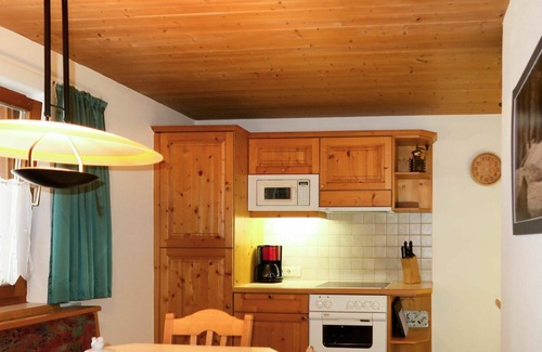 Kauns Apartment | Lovely apartment for 6 guests with WIFI, TV, balcony and pets allowed