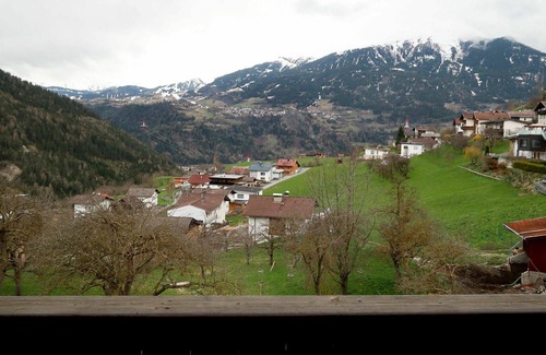 Kauns Apartment | Lovely apartment for 6 guests with WIFI, TV, balcony and pets allowed