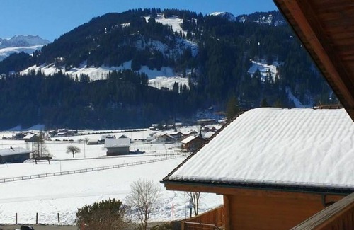 Lenk Apartment | Lovely apartment for 6 guests with WIFI, TV, balcony, pets allowed and parking