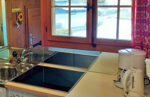 Lenk Apartment | Lovely apartment for 6 guests with WIFI, TV, balcony, pets allowed and parking