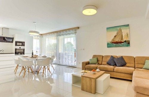 Vantacici Apartment | Lovely apartment for 6 people with WIFI, private pool, A/C, TV and terrace