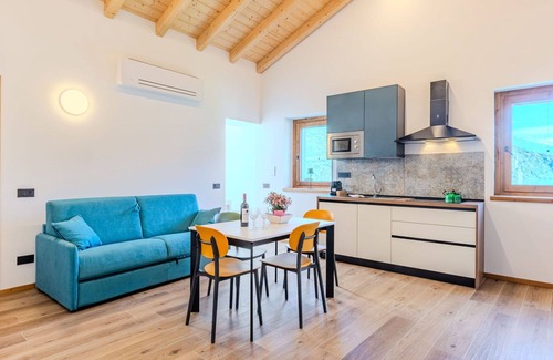 Verceia Apartment | Lovely apartment for 6 guests with WIFI, A/C, TV and terrace