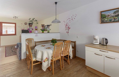 Ratece Apartment | Lovely apartment for 6 guests with WIFI, TV, terrace and parking
