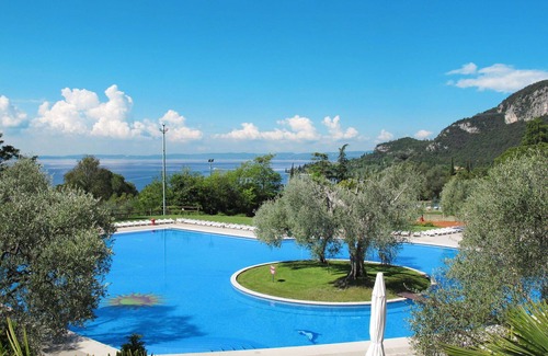 Corno Apartment | Lovely apartment for 7 guests with pool, WIFI, TV, terrace and parking