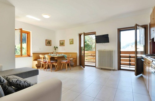 Moena Apartment | Lovely apartment for 7 people with WIFI, TV, patio and pets allowed