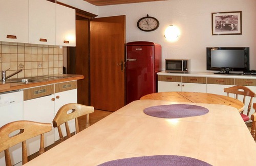 Pfunds Apartment | Lovely apartment for 8 guests with WIFI, TV, balcony and pets allowed