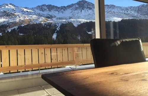 Valbella Apartment | Lovely apartment for 8 guests with WIFI, TV and balcony