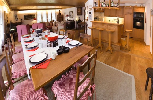 Saanen Apartment | Lovely apartment for 8 people with WIFI, TV and terrace