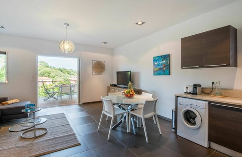 Sainte-Lucie-de-Porto-Vecchio Apartment | Lovely apartment for 6 guests with A/C, WIFI, TV, terrace and pets allowed