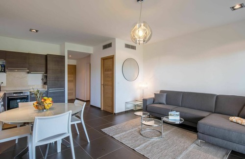 Sainte-Lucie-de-Porto-Vecchio Apartment | Lovely apartment for 6 guests with A/C, WIFI, TV, terrace and pets allowed