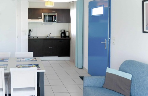 Saint-Palais-sur-Mer Apartment | Lovely apartment for 8 guests with WIFI, pool, hot tub, TV, terrace and pets allowed