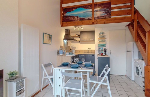Saint-Palais-sur-Mer Apartment | Lovely apartment for 4 guests with WIFI, pool, TV, terrace and pets allowed