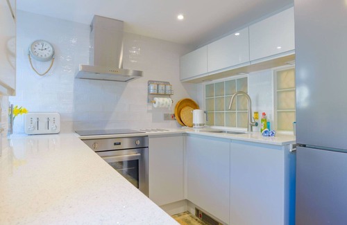 Trebarwith Apartment | Lovely apartment for 4 guests with WIFI, TV, patio and pets allowed