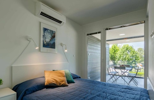 Balatonszemes Apartment | Lovely apartment for 6 guests with A/C, pool, WIFI, TV, terrace, pets allowed and parking