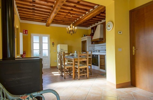 Fucecchio Apartment | Lovely apartment for 4 guests with WIFI, pool, A/C, balcony and pets allowed