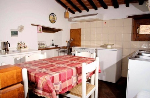 Lucignano Apartment | Lovely apartment for 4 guests with pool, A/C, WIFI, close to Montepulciano
