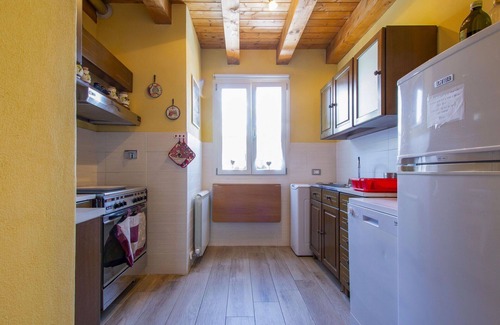 Marliana Apartment | Lovely apartment for 8 guests with pool, WIFI, TV, terrace and pets allowed