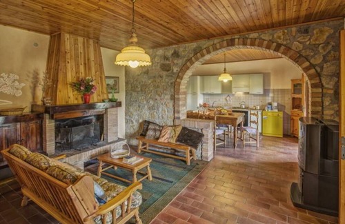 Montaione Apartment | Lovely apartment for 6 people with WIFI, pool, veranda and panoramic view, close to San Gimignano