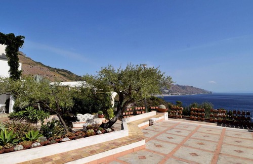 Mazzaro Apartment | Lovely apartment for 5 guests with A/C, WIFI, pool, terrace, pets allowed and parking
